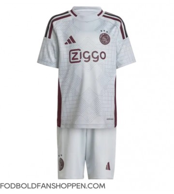 Ajax Tredjetrøje Børn 2024-25 Kortærmet (+ Korte bukser)